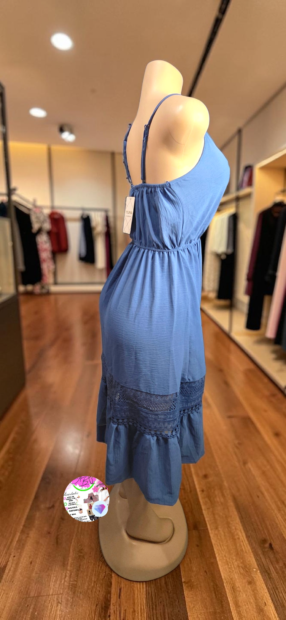 Vestido Semilargo con Detalles Tejidos y Tirantes Finos