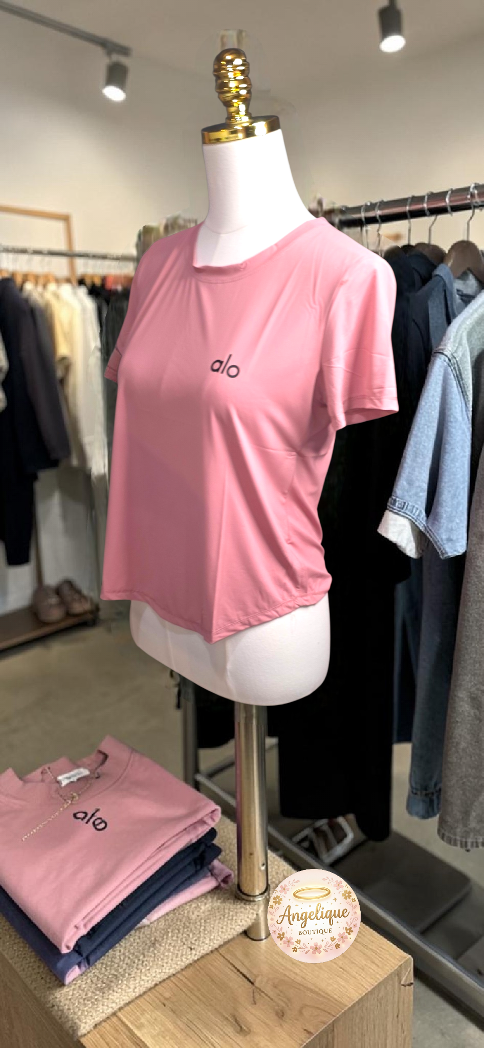 Camiseta Cropped Deportiva Manga Corta Inspirada en el Estilo Activewear de Lujo
