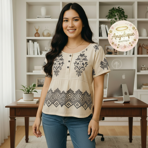 Blusa Floral de Cuello Ovalado | Ligera y Femenina