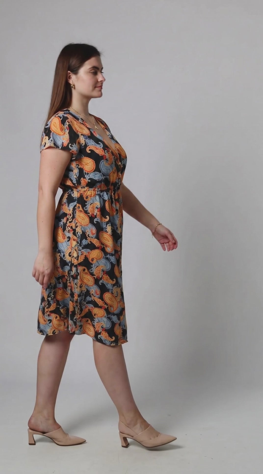 Vestido Floral con Cuello en V y Stretch