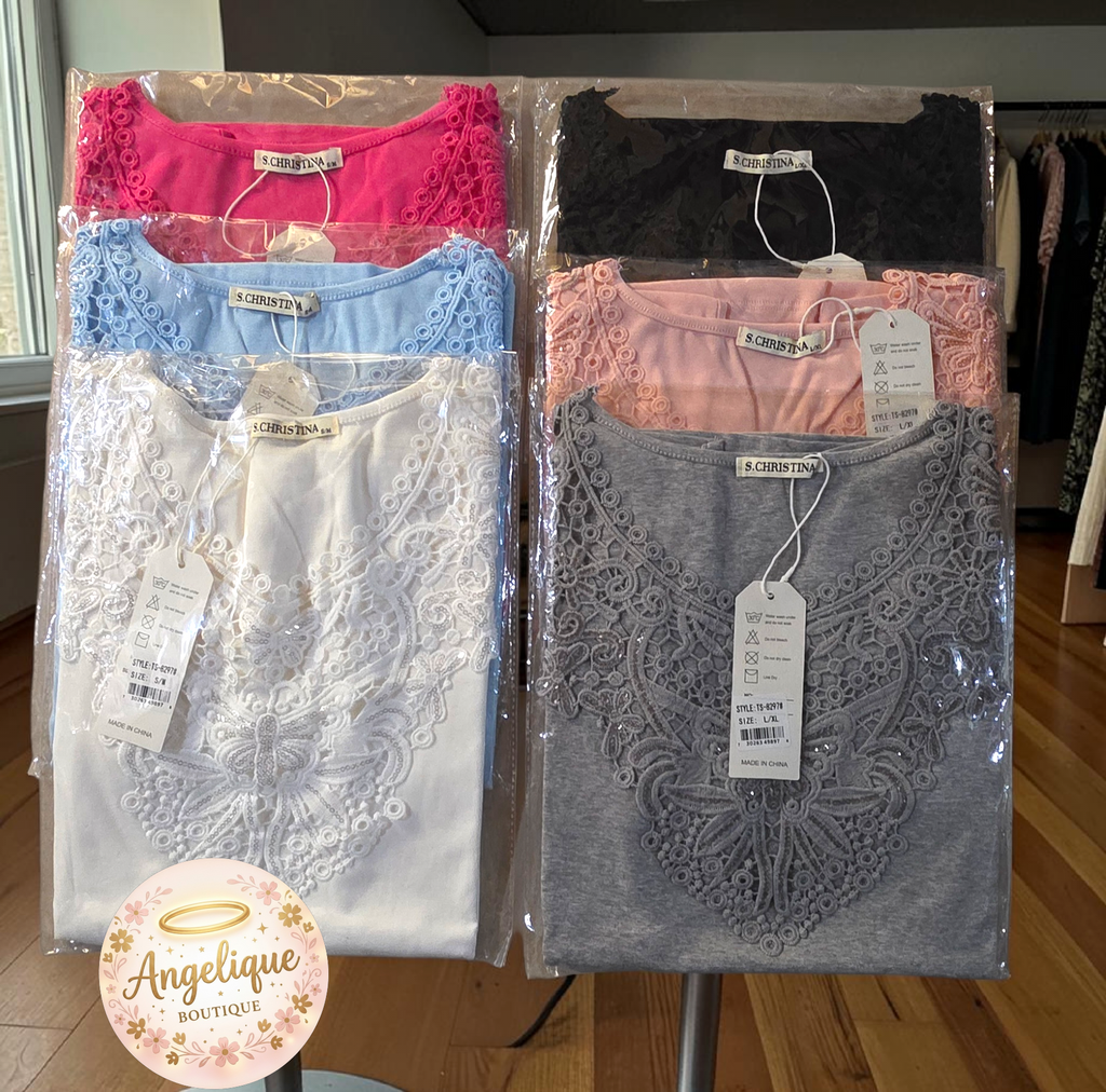 Blusa Manga Corta Bordada con Encaje, Crochet y Mariposa en Lentejuelas – 95% Algodón / 5% Spandex