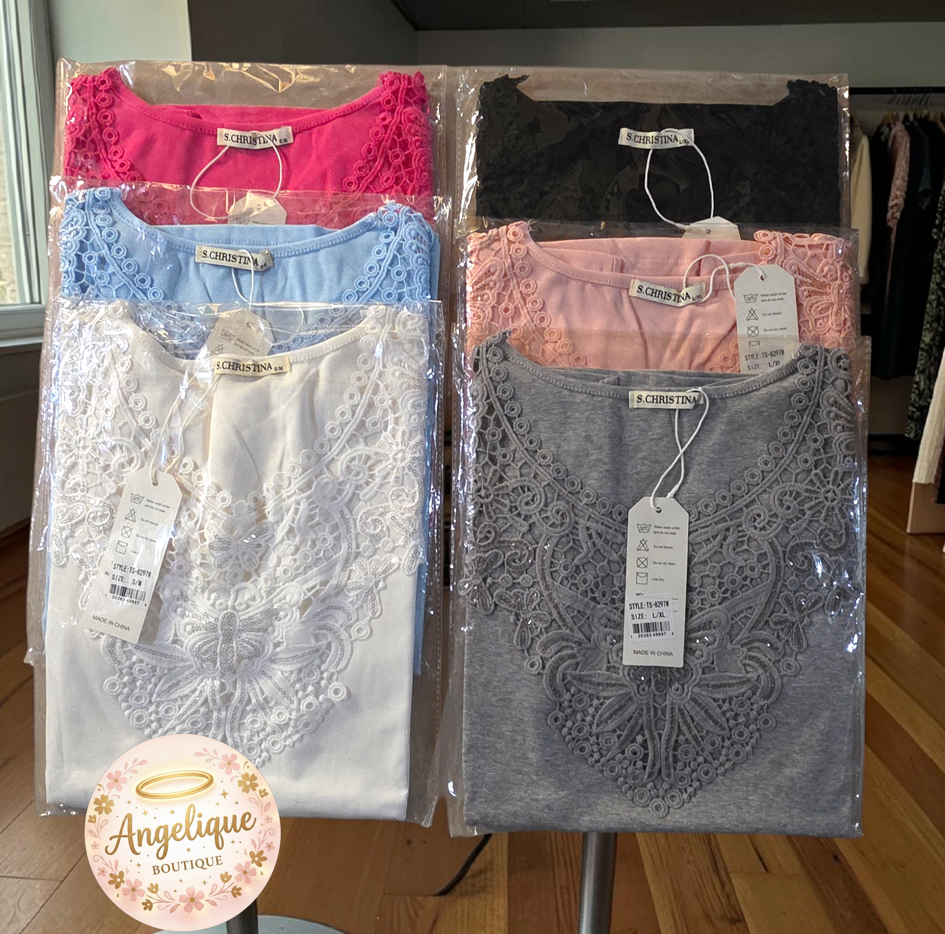 Blusa Manga Corta Bordada con Encaje, Crochet y Mariposa en Lentejuelas – 95% Algodón / 5% Spandex