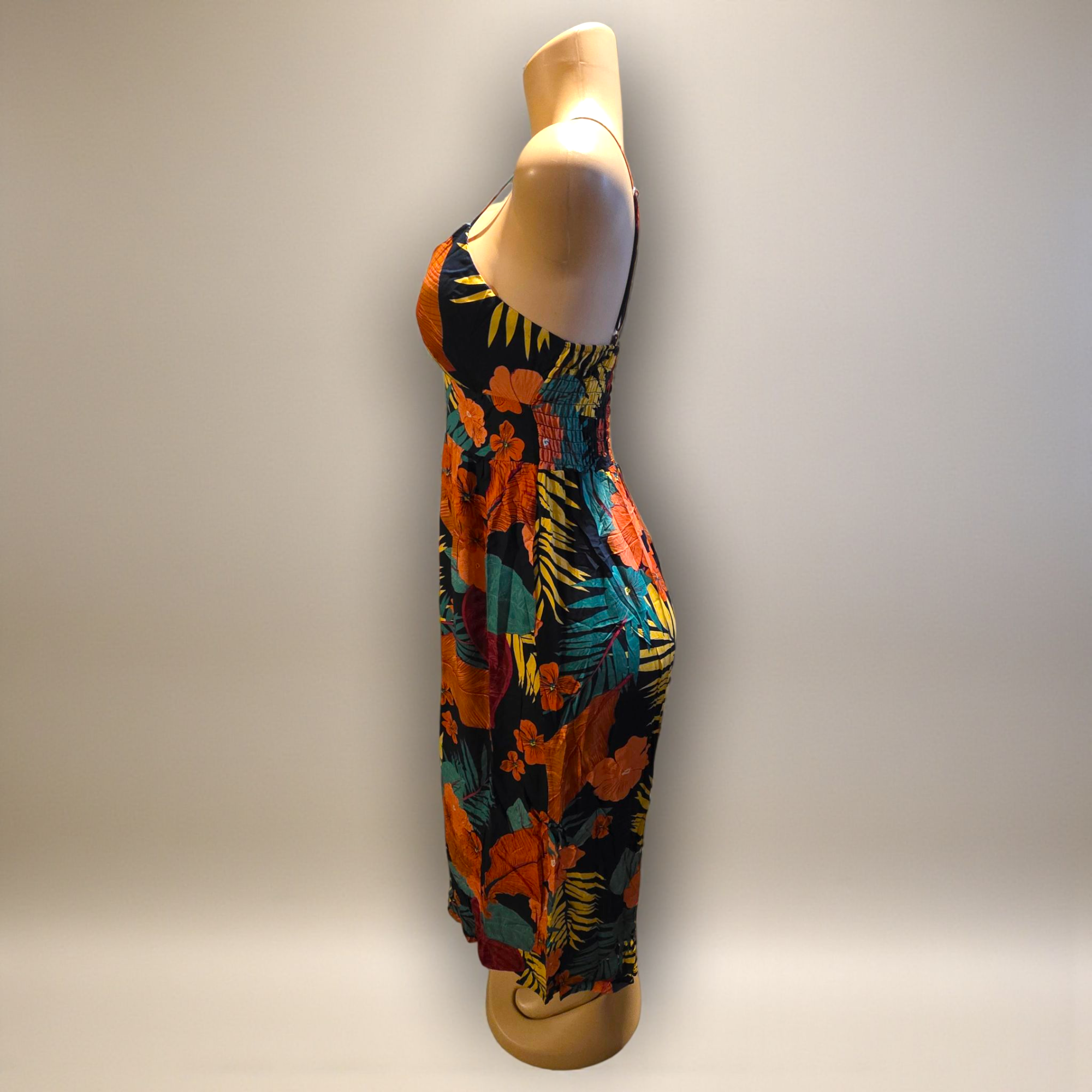 Vestido Floral con Tiras — Frescura y Estilo en Algodón
