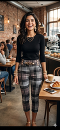 Pantalón Capri de Cuadros con Cadena y Botones | Cintura Elástica