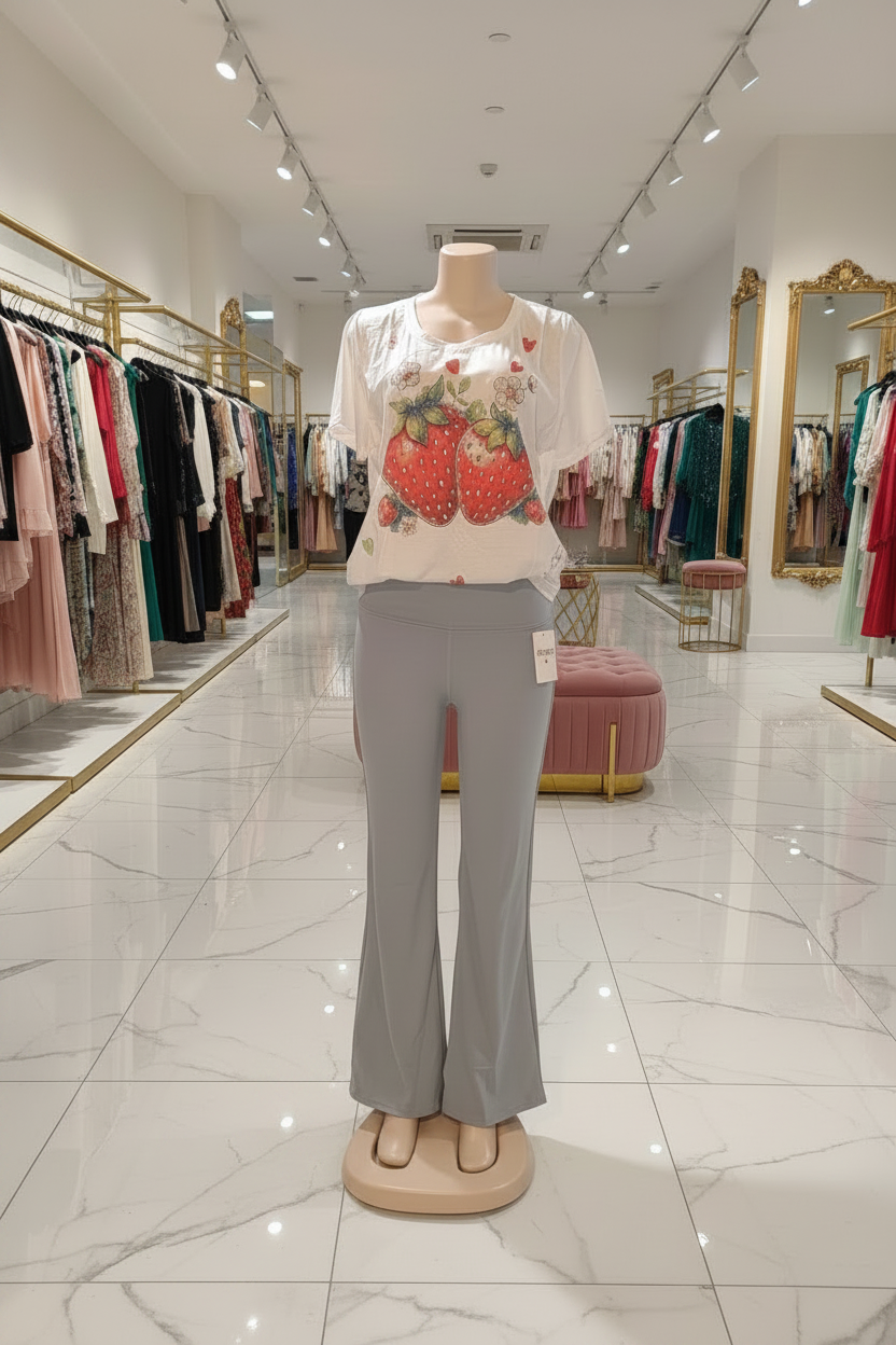 Blusa de Fresa con Pedrería y Brillo | Manga Corta Cuello Redondo