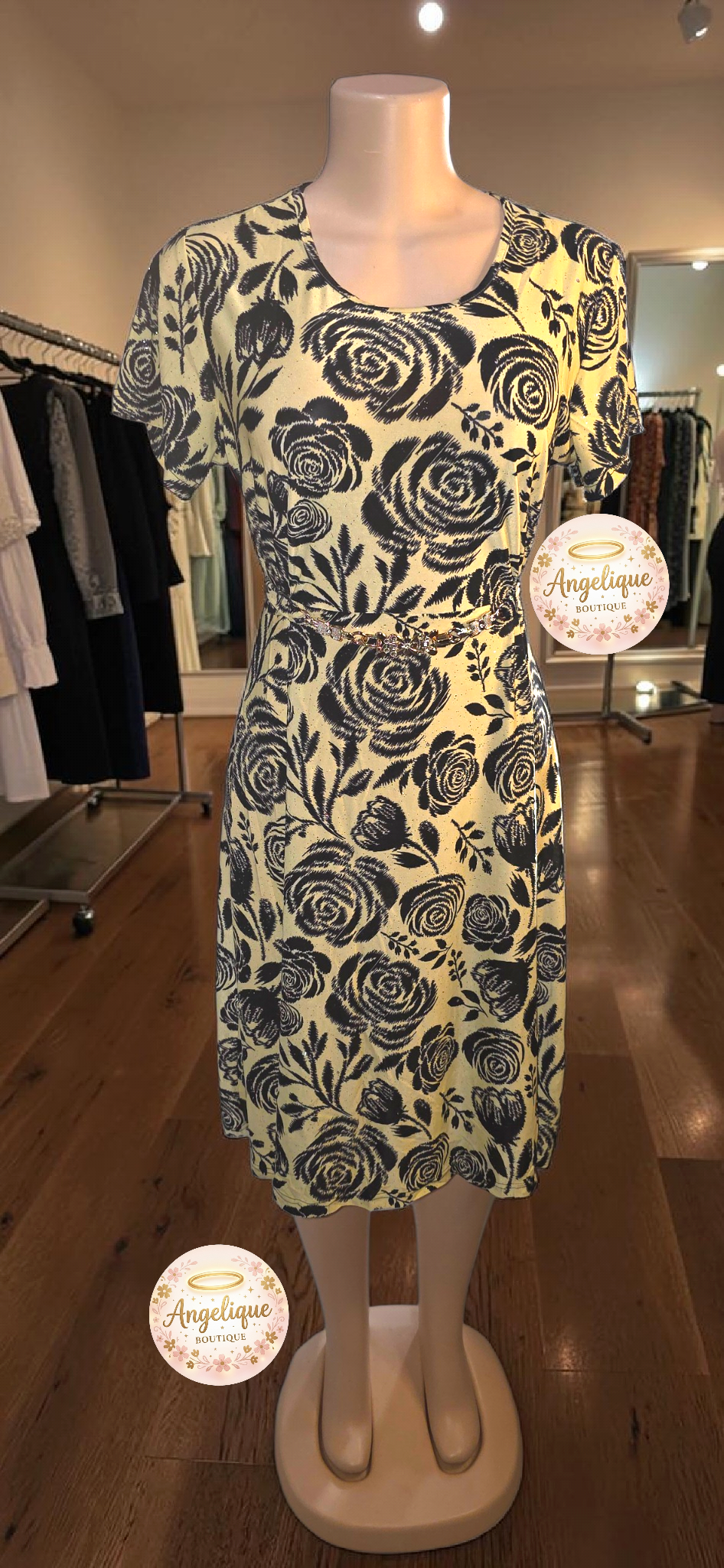 Vestido Floral Midi — Suavidad, Color y Estilo en Cada Curva