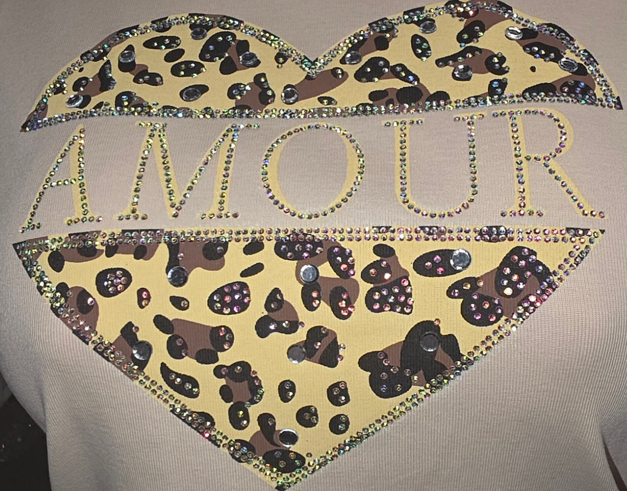 Women's Amour Graphic Crop Top – Love Print Style