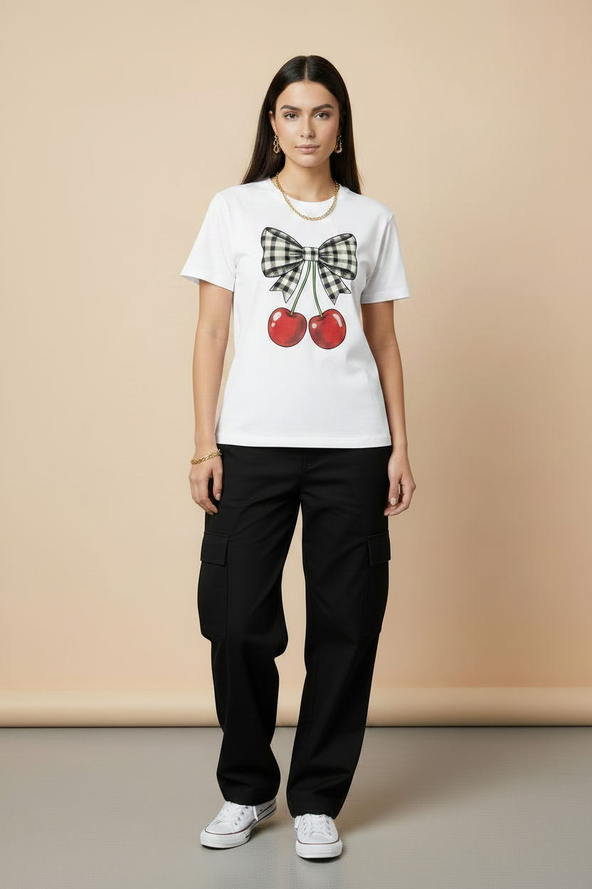 Blusa Manga Corta con Piedrería y Brillo Cherry – 60% Rayón / 35% Nylon / 5% Elastano