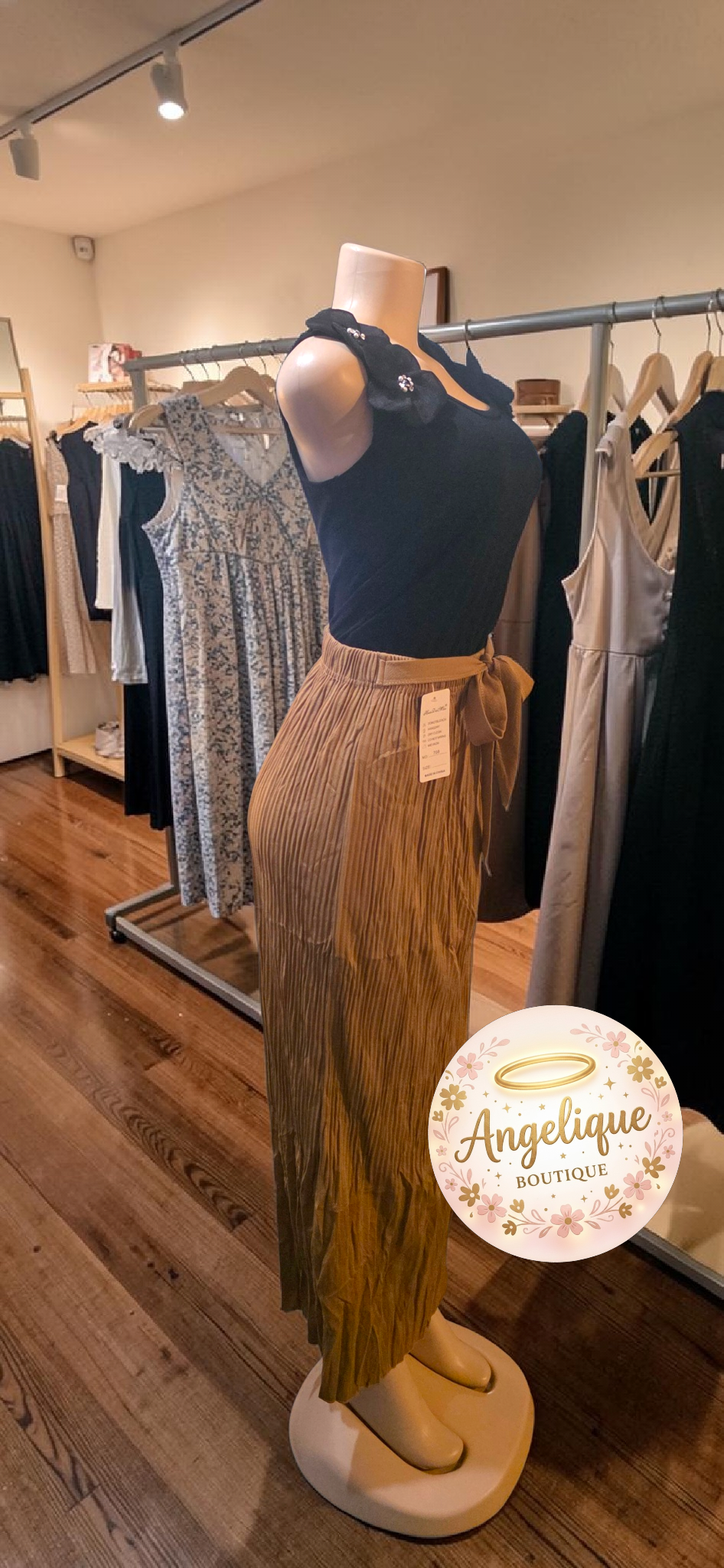 Blusa Sin Mangas Escote Cuadrado con Flores Bordadas y Piedrería – 95% Algodón / 5% Elastano