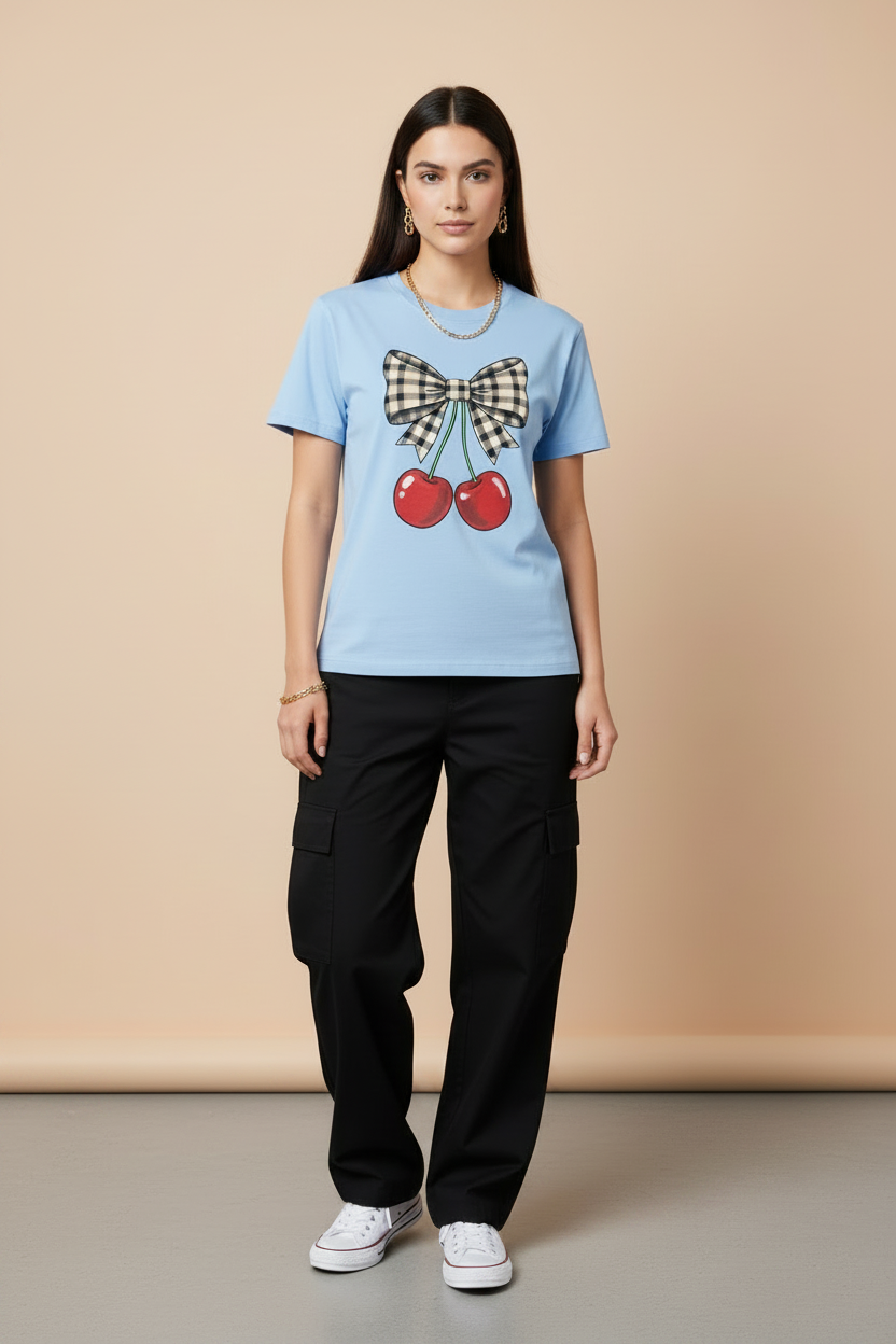 Blusa Manga Corta con Piedrería y Brillo Cherry – 60% Rayón / 35% Nylon / 5% Elastano