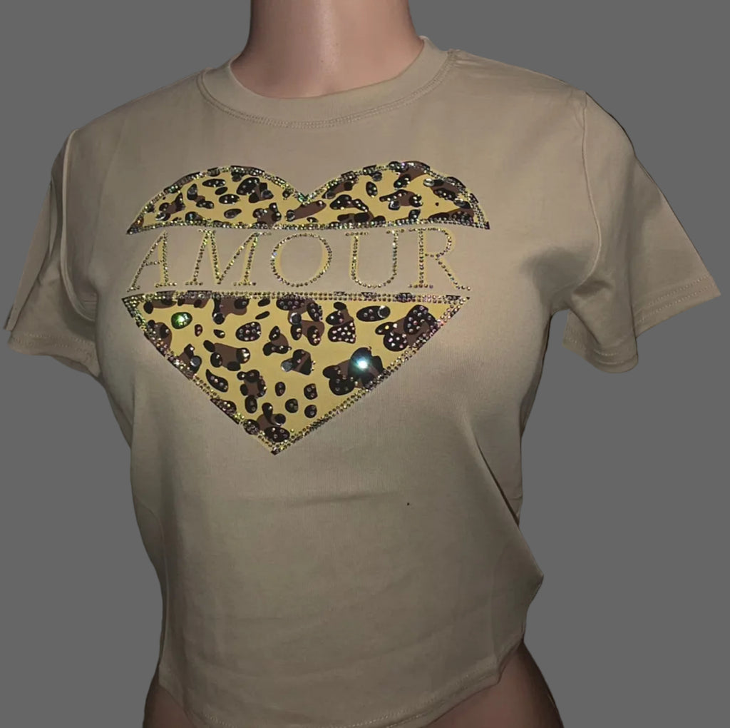 Women's Amour Graphic Crop Top – Love Print Style