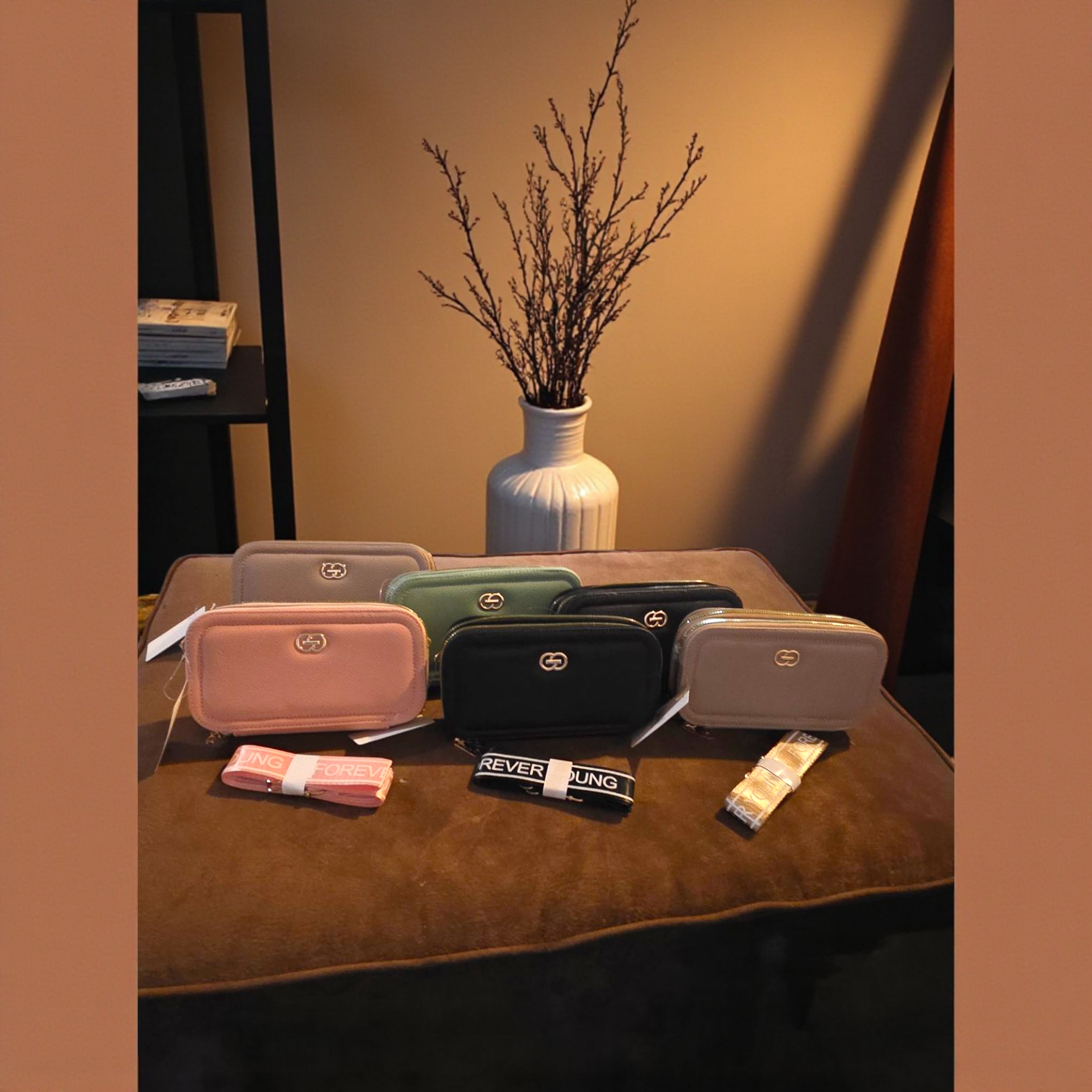 Cartera Crossbody Estilo Monograma de Lujo – Cuero Sintético con Compartimentos