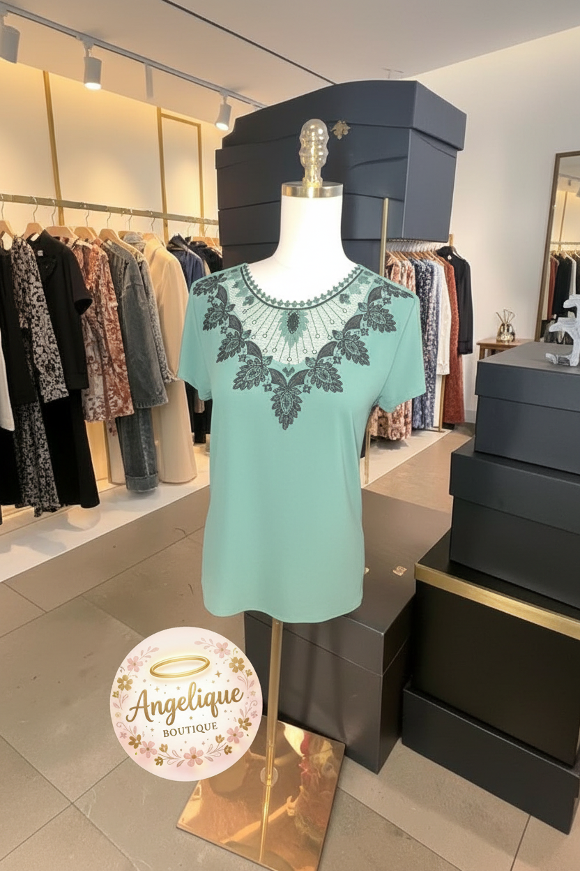 Blusa con Decoración Semi-Tejida en el Cuello y Brillo
