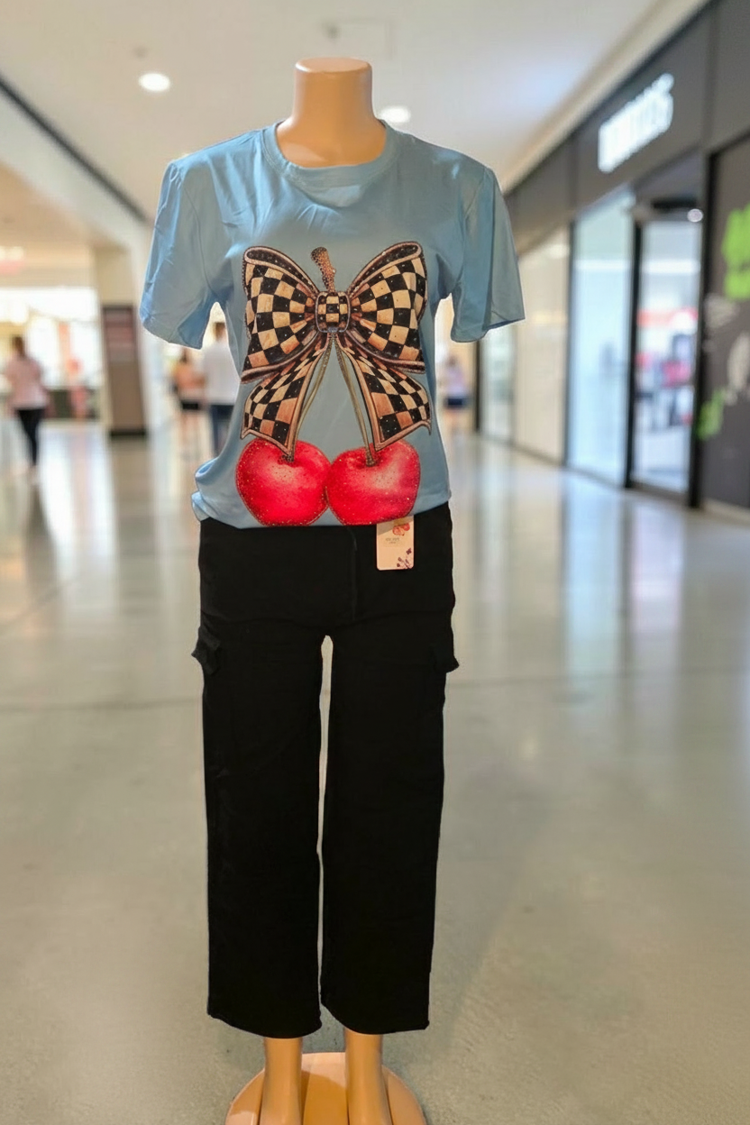 Blusa Manga Corta con Piedrería y Brillo Cherry – 60% Rayón / 35% Nylon / 5% Elastano
