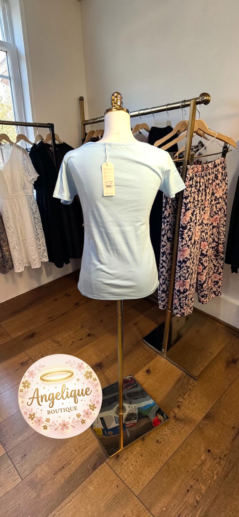 Blusa Manga Corta Bordada con Encaje, Crochet y Mariposa en Lentejuelas – 95% Algodón / 5% Spandex