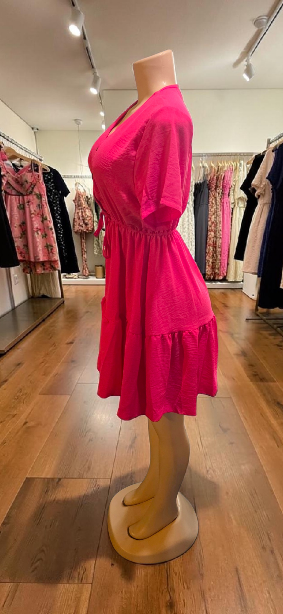 Vestido Corto con Escote en V | Botones y Cinta Ajustable en la Cintura