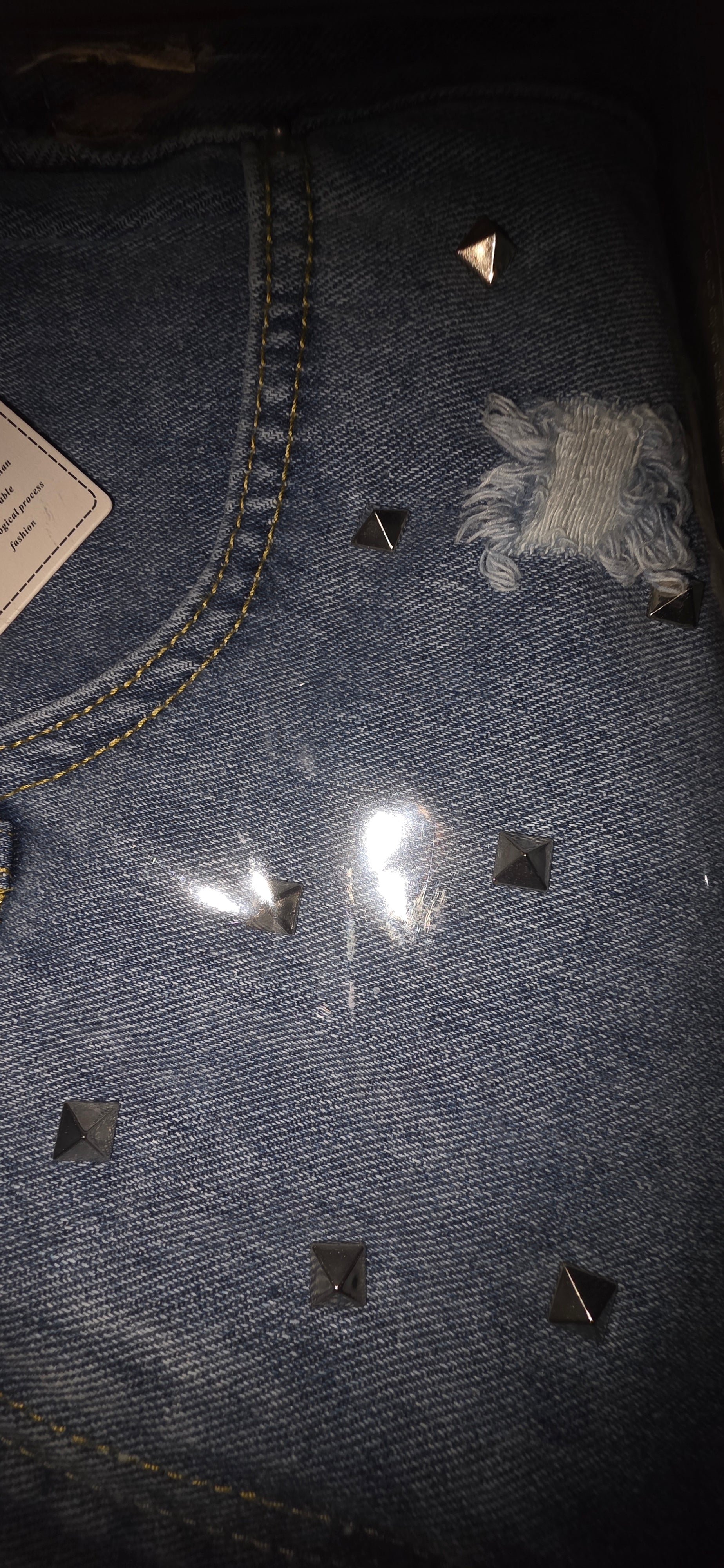 Pantalon jean corto con diamantes y piedreria