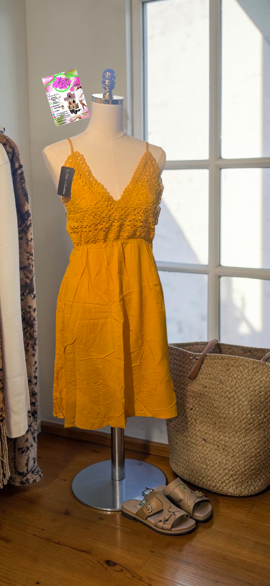 Vestido Escote en V con Tiras de Espagueti y Semi-Tejido en el Busto