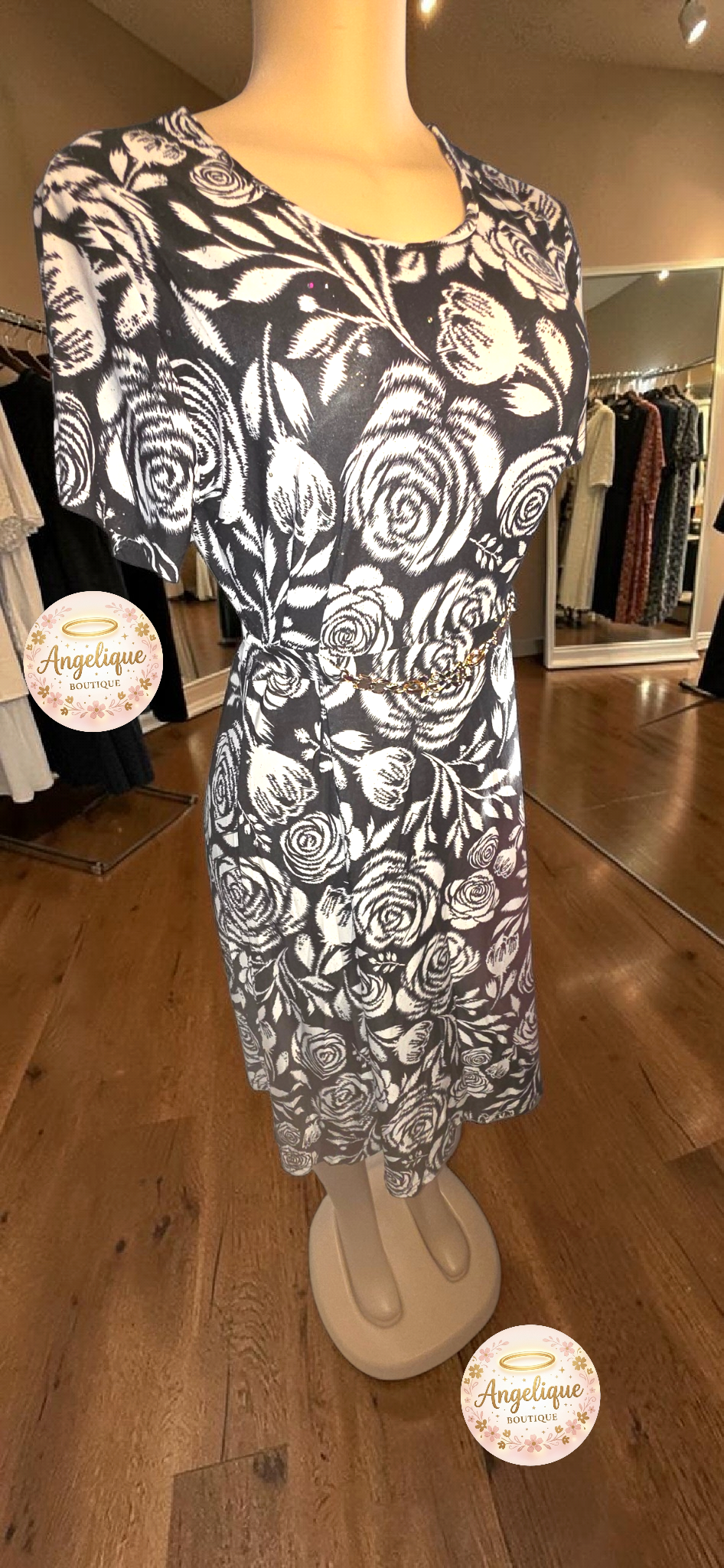 Vestido Floral Midi — Suavidad, Color y Estilo en Cada Curva